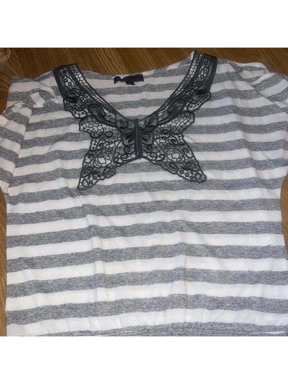 Almost Famous Women's Grey and Multi Blous
